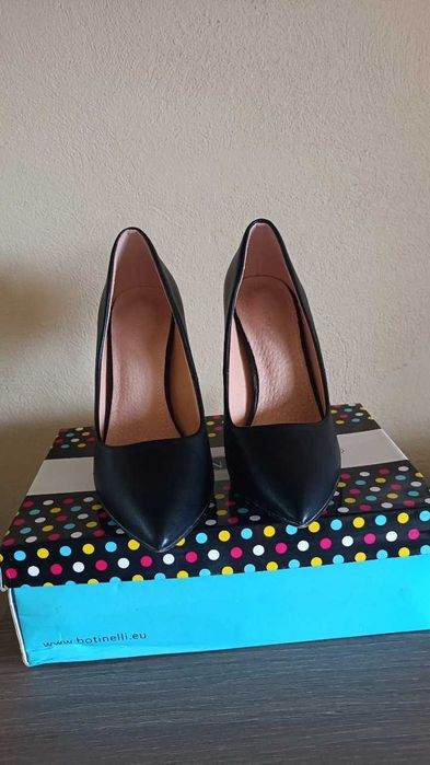 Pantofi stiletto noi