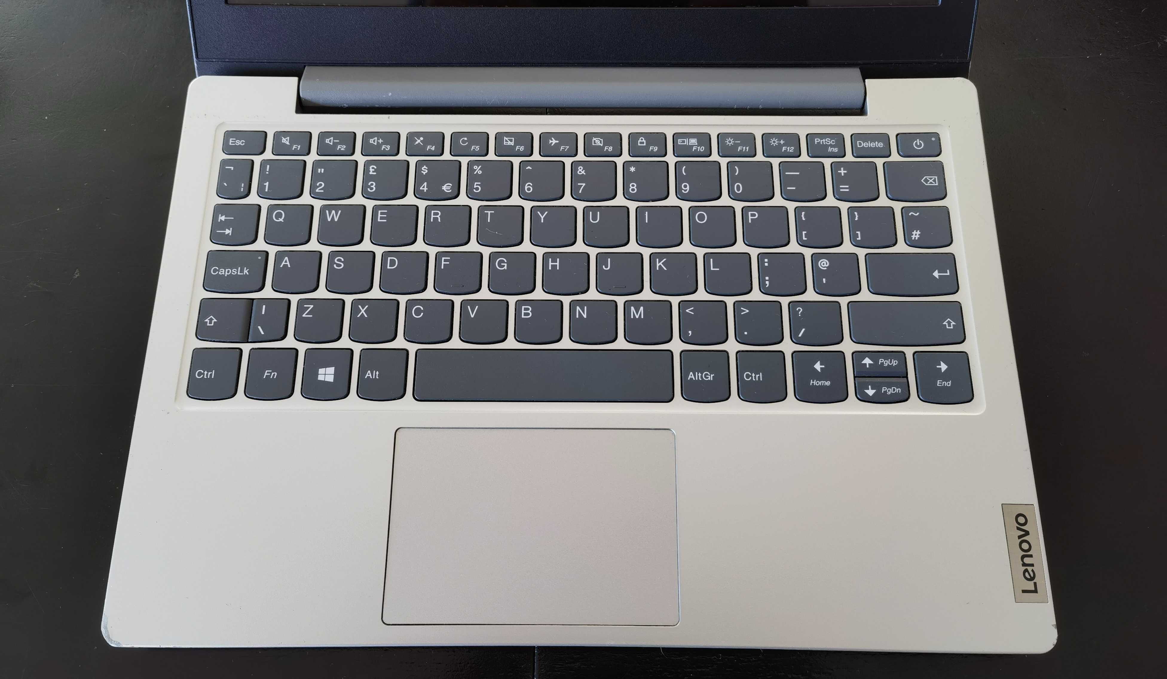 Продавам Lenovo ideapad Slim/11.6сКам/2х2.2Ghz/4gb/ssd128gb/АМDr3/5чБа