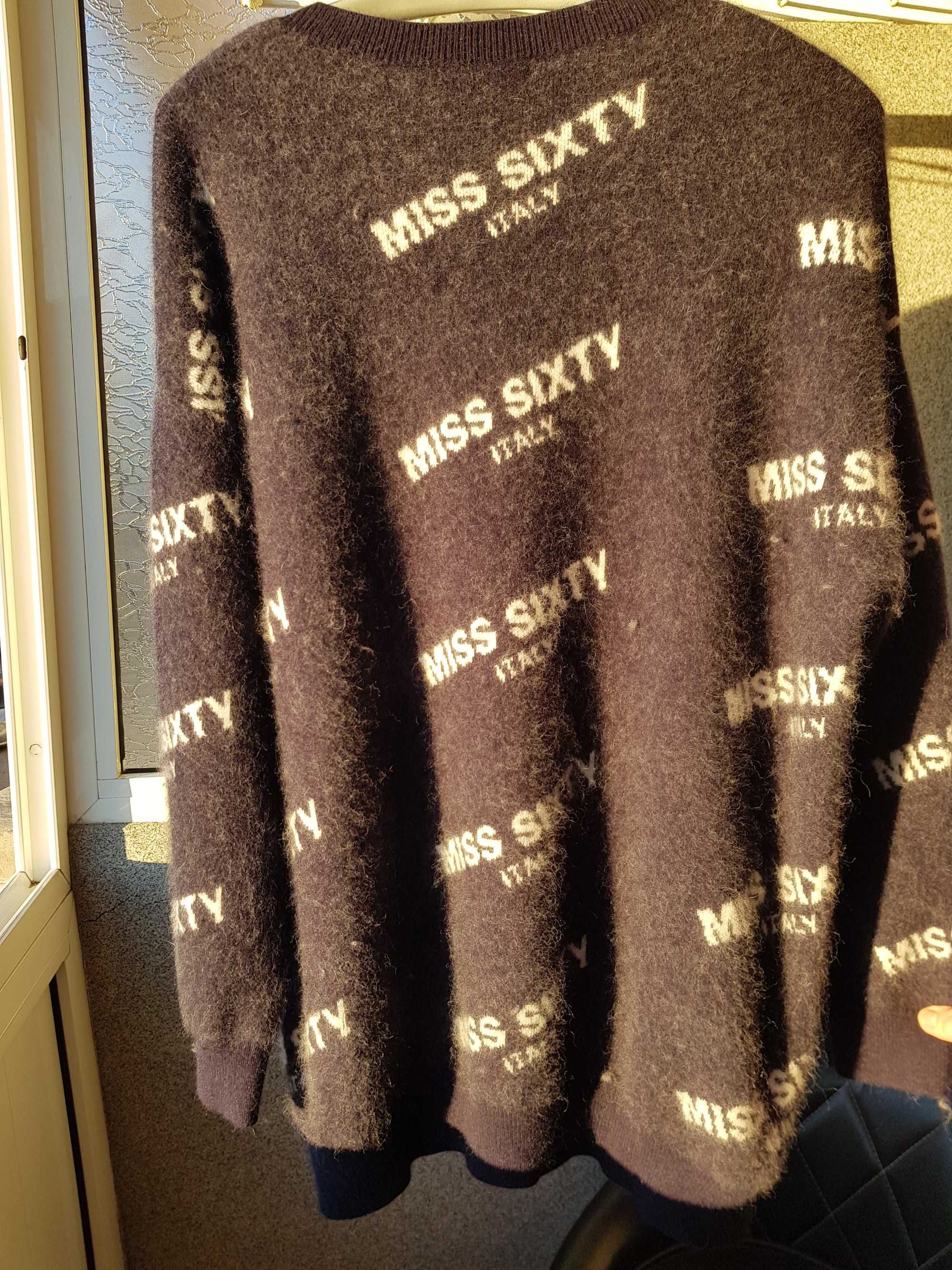 Продавам дамски марков пуловер MISS SIXTY