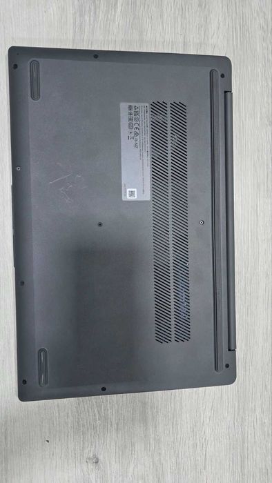 Лаптоп Lenovo IdeaPad Slim 3