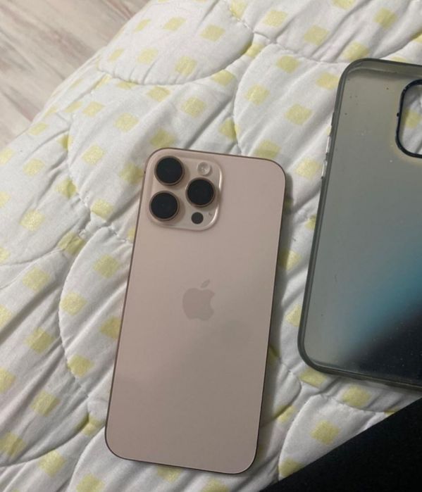 Айфон 16про мах продаётся