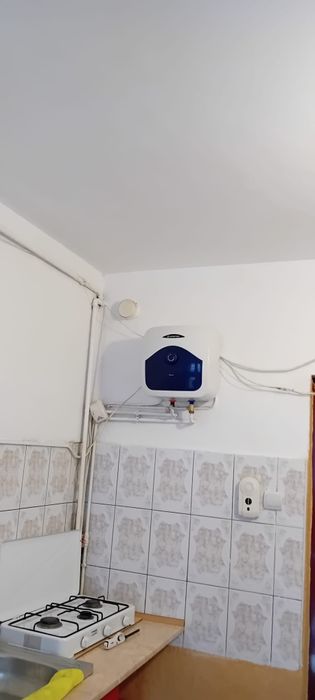 De închiriat garsonieră (camera de calin)