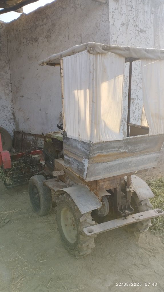 Mini traktor va jatka sotiladi