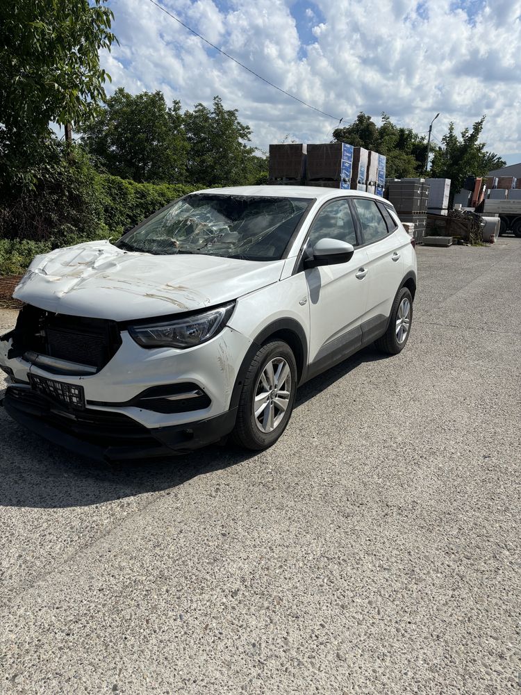 Opel grandland x avariat