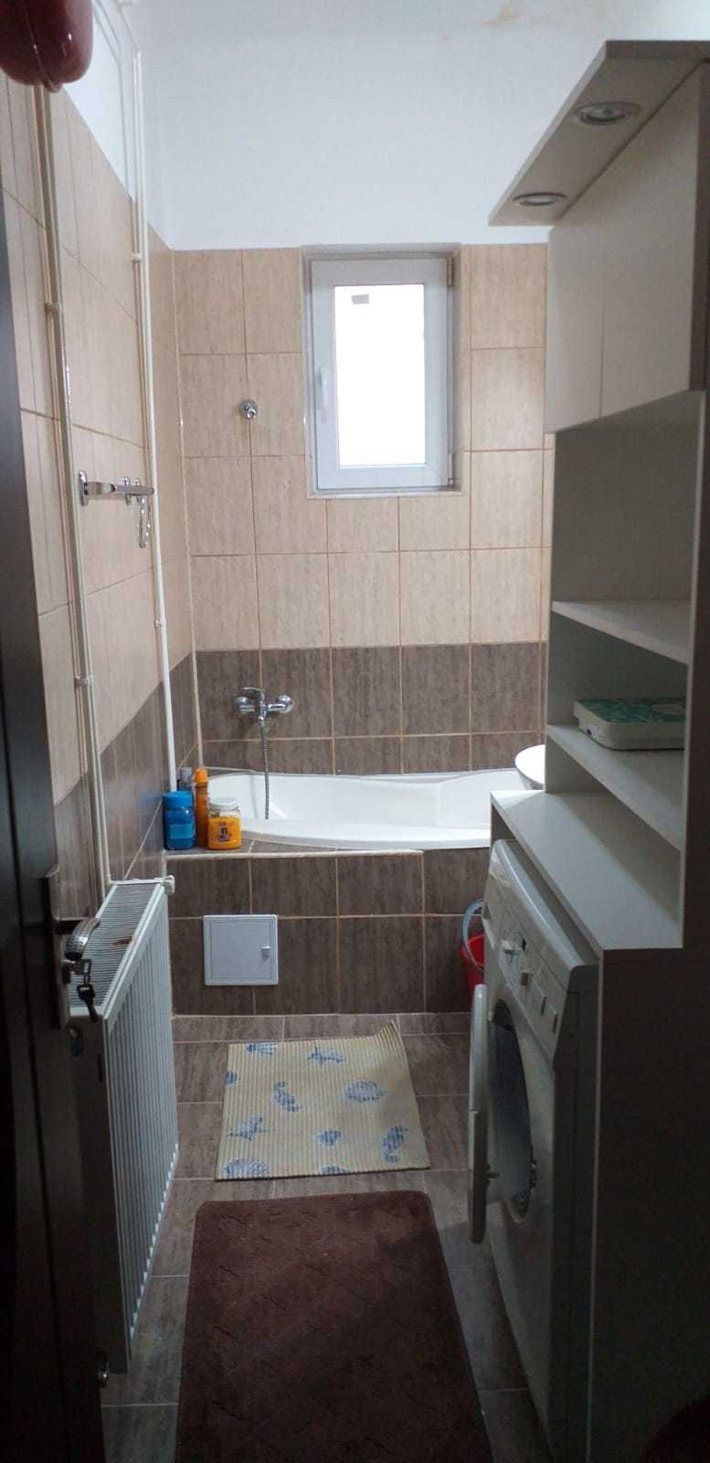 Închiriez apartament