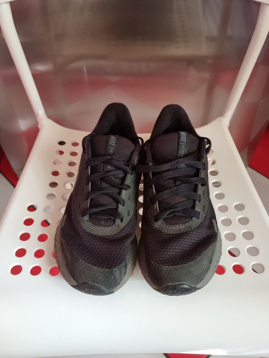 Adidasi Nike Revolution 5 GS-37.5