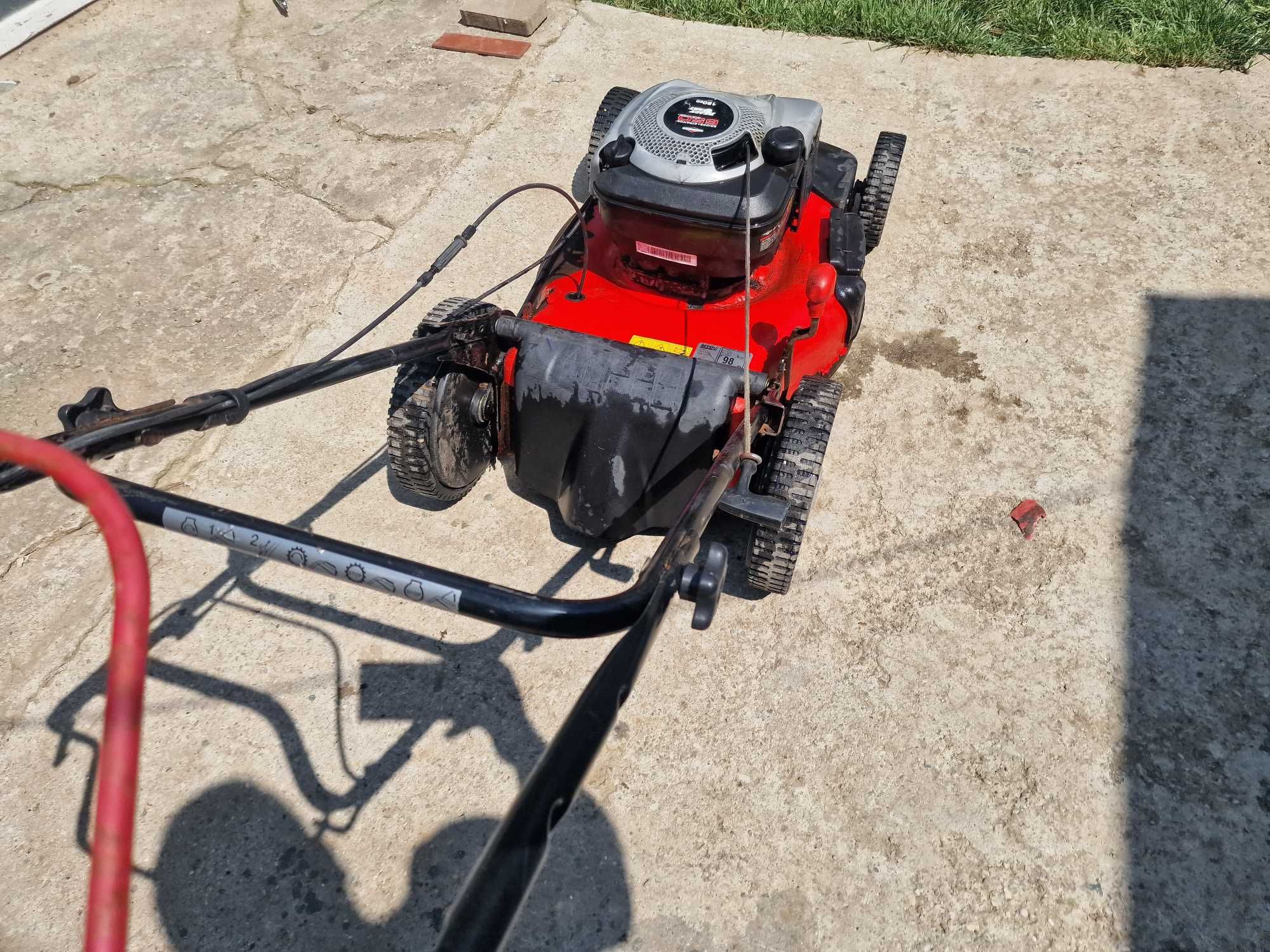 Masina de tuns iarba MTD pe ebnzina 4cp BRIGGS cu tractiun LATIME 55cm