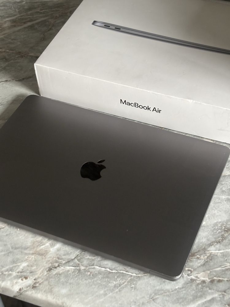 MacBook Air 13” (M1, 2020) в отличном состоянии