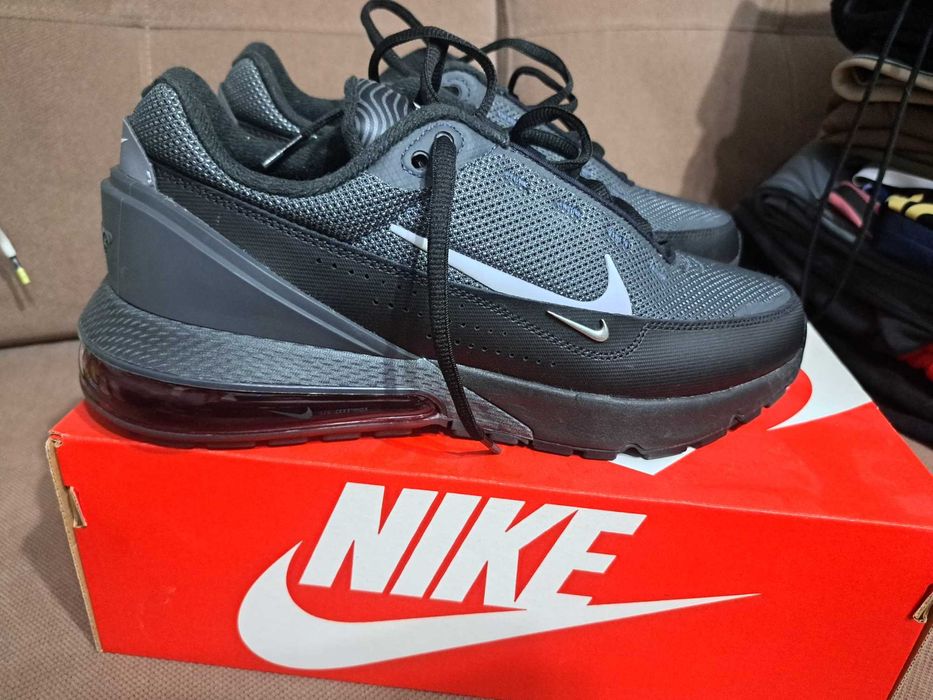 Vand adidasi  Nike Air Max Pulse