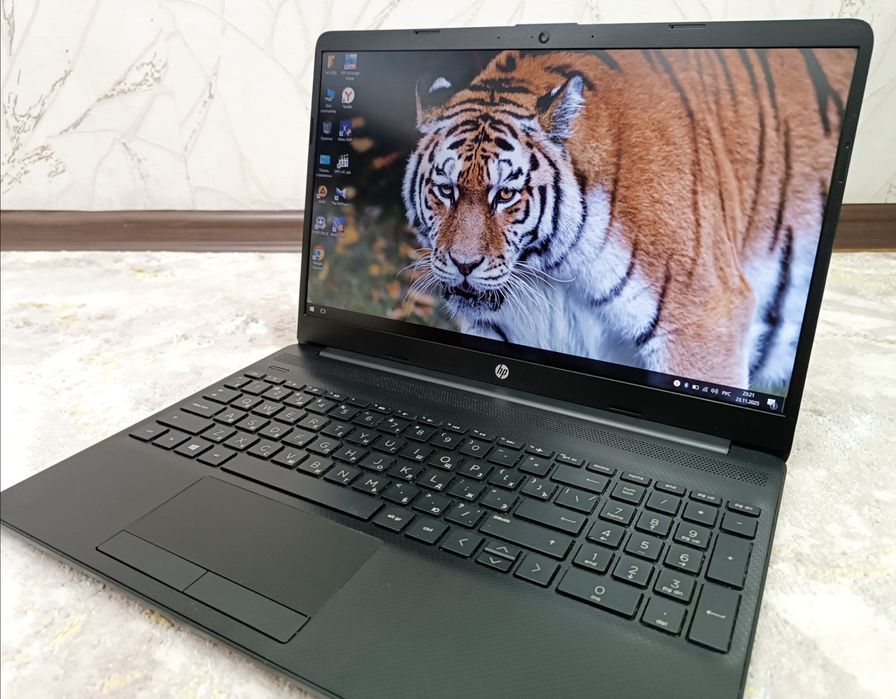 Современный НОУТБУК HP i3-10110U.