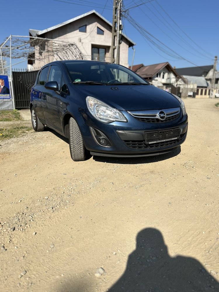 Opel corsa d facelift easytronic 1.2 benzina 2011