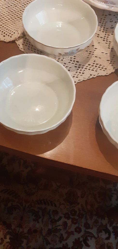 Български порцеланови чинии в много добро състояние