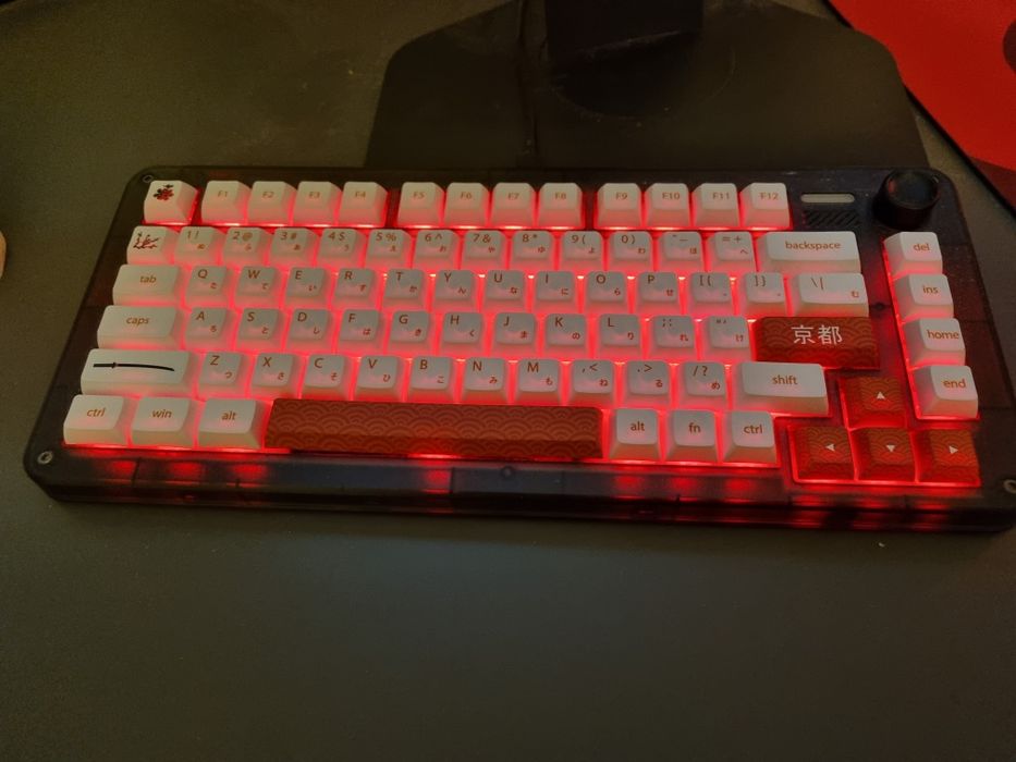 Tastatura mecanica IQUNIX ZX75 Dark Side (Keycaps qwertykey gratis)