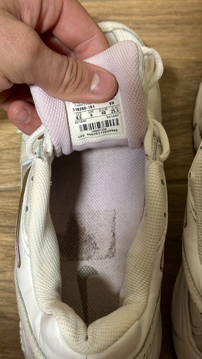 Adidasi nike    .