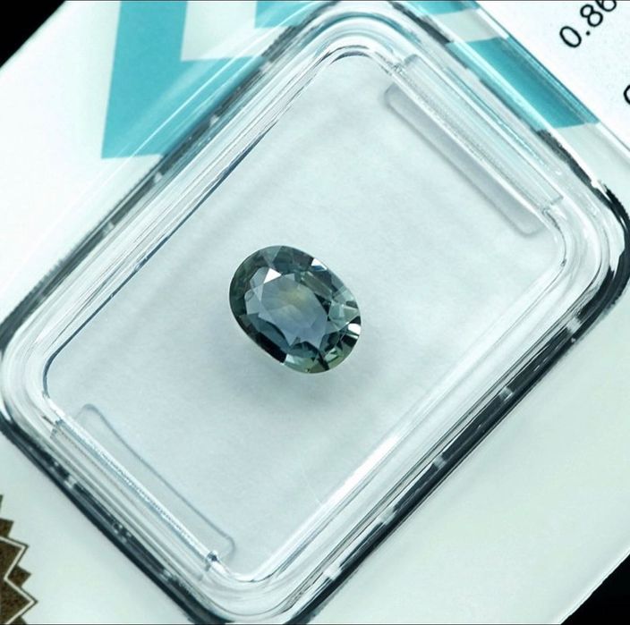 Safir 0,86 ct verde/albastru oval
