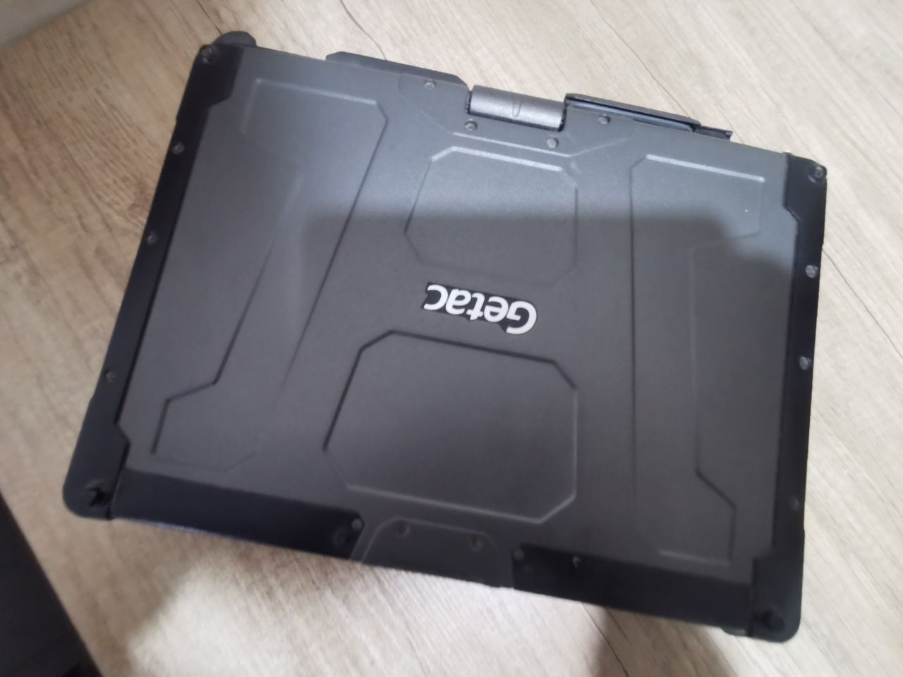 Полностью защищенный ноутбук с поворотным экраном GETAC V110 G
