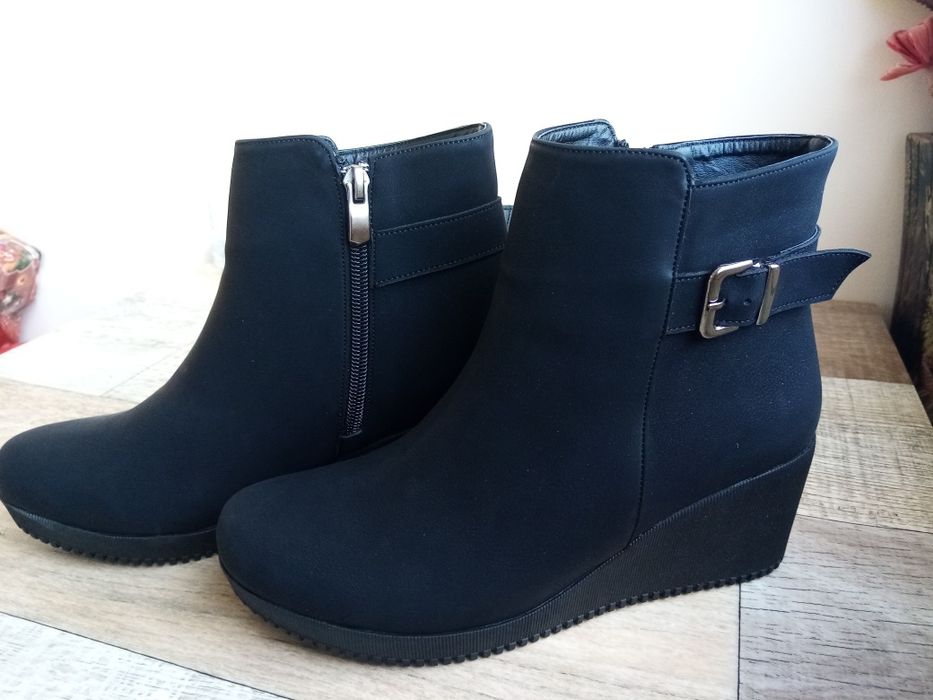 Дамски черни зимни боти обувки на платформа 36 номер