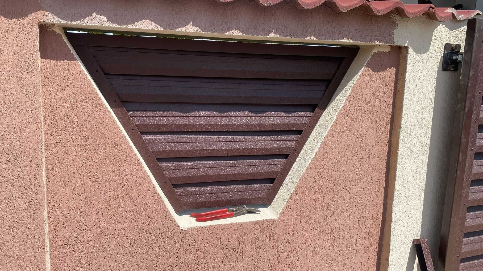 Vrei un gard jaluzea ? Alege varianta economică, si cu plată în RATE!