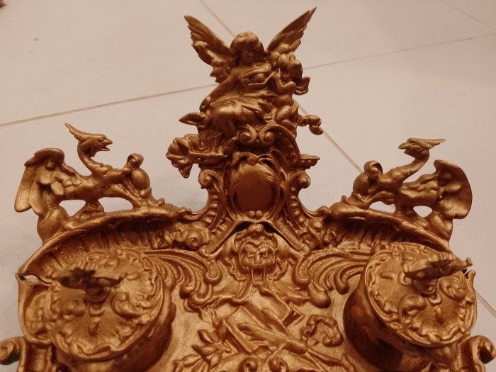Suport pentru birou antic in stilul Baroc din bronz piesa cu o lucrătu