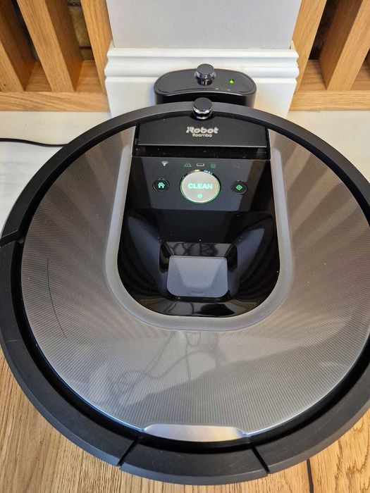 Продавам използвана прахосмукачка робот iRobot Roomba 975