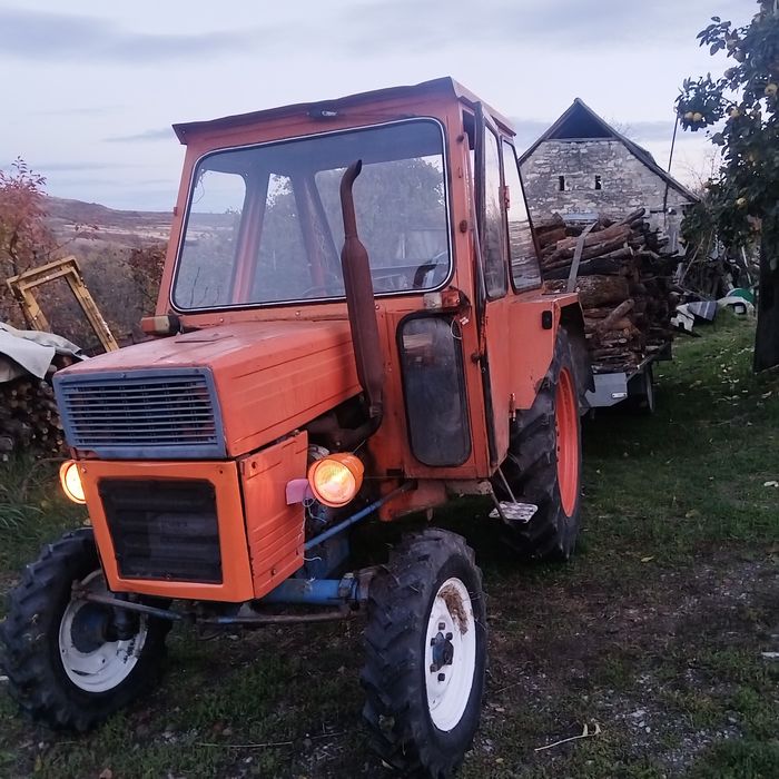 Vand traktor 445 cu plug