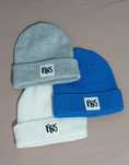 Продавам шапки тип: beanie (бийни)