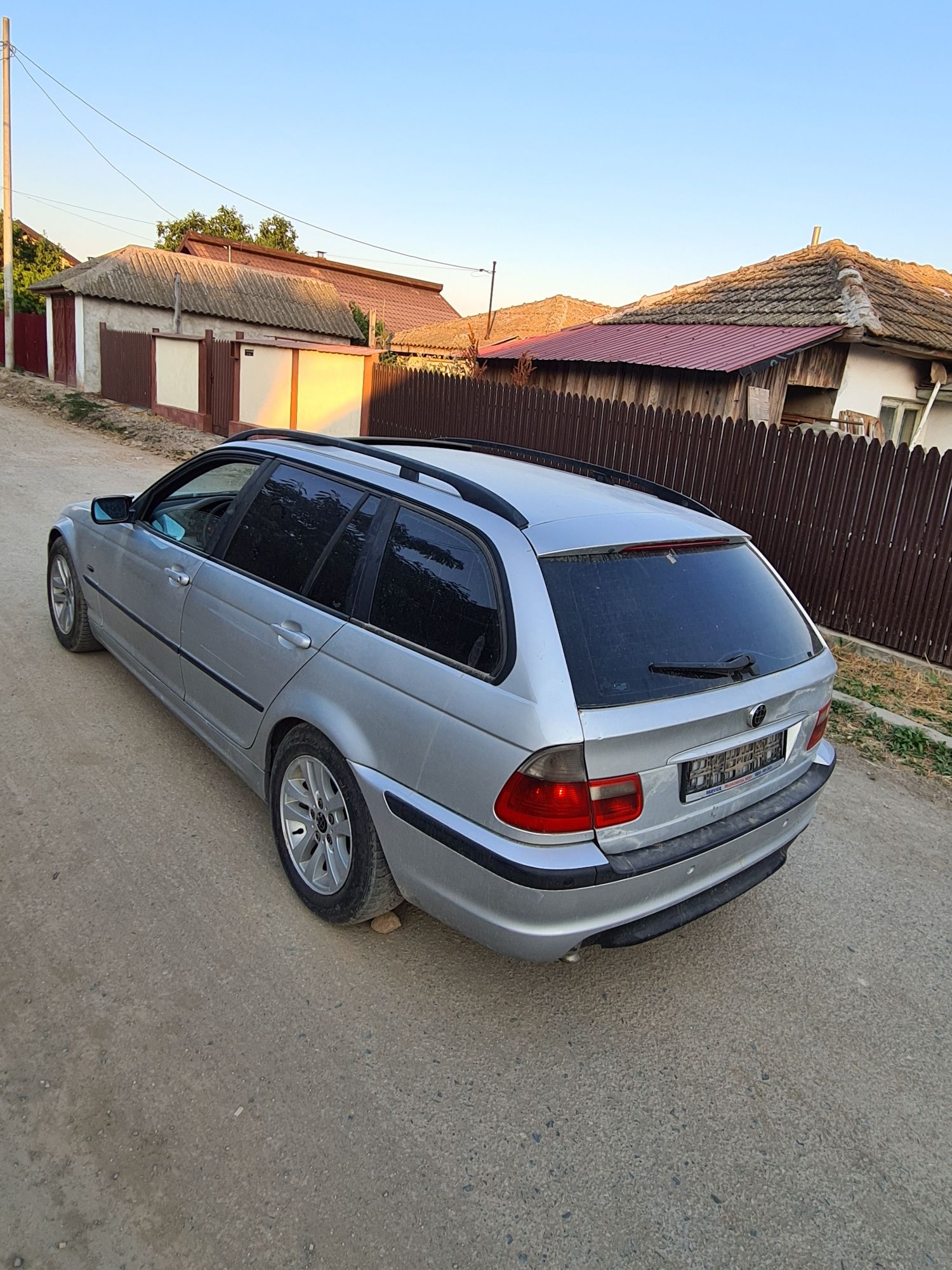 Dezmembrez bmw e46 320d 136cp
