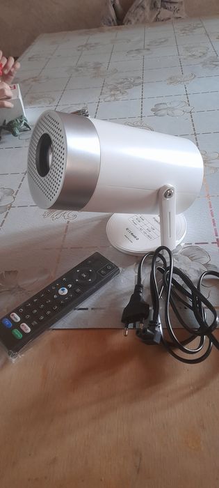 MG50 Smart Projector RAM 1G ROM 8GB Yangi Noyabr oyi boshida olingan