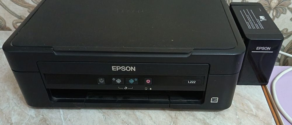 Принтер модели Epson L222.