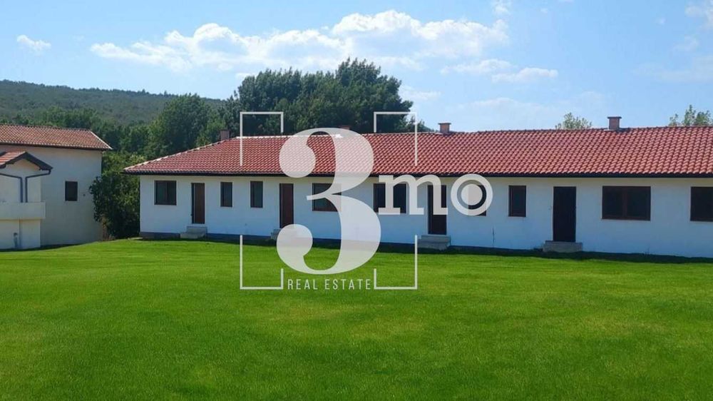 „3mo“ продава инвестиционен проект, находящ се в с. Юнец, област Варна