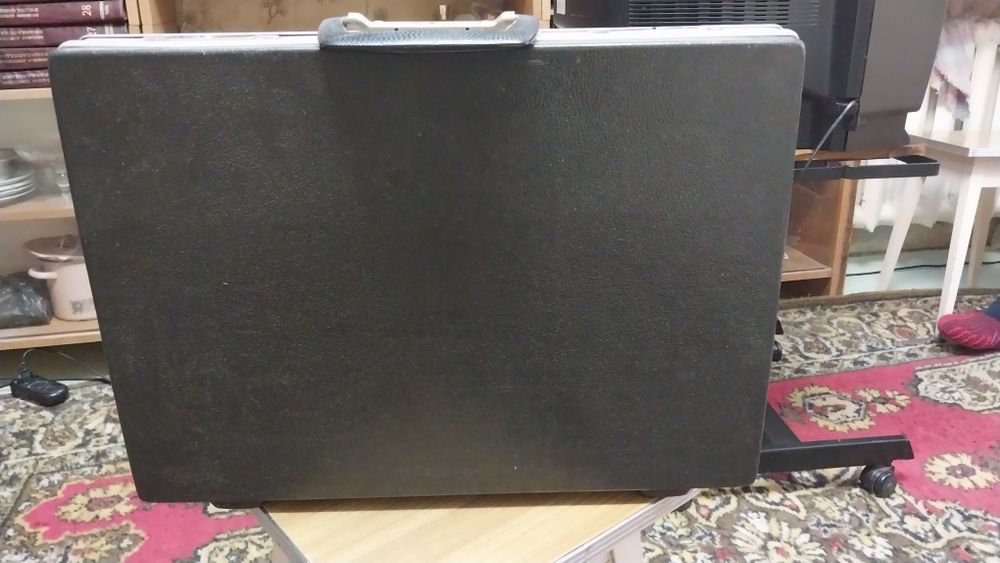 Дипломат или кейс  для ваших документов не новый но в отличном состоян