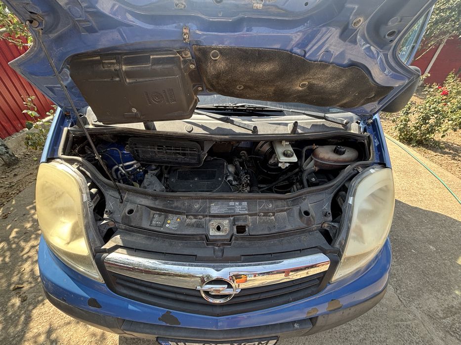 Opel Vivaro 8+1 locuri | 2007 | 236782 km | Stare excelentă