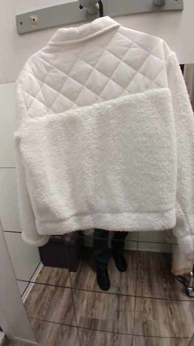 Модерно късо дамско яке от CALVIN KLEIN, с ватиран дизайн