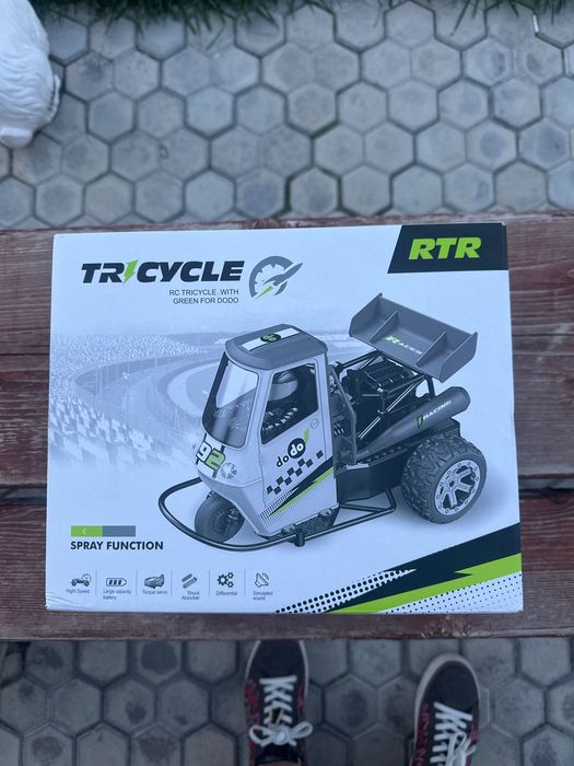 Tricycle with green for dodo