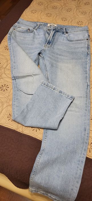 Vând pantaloni Pull &Bear