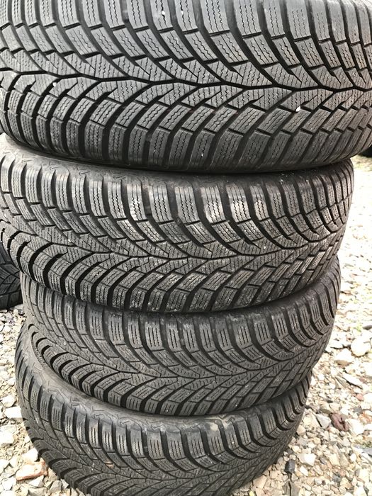 Зимни гуми 4бр.215/60R16