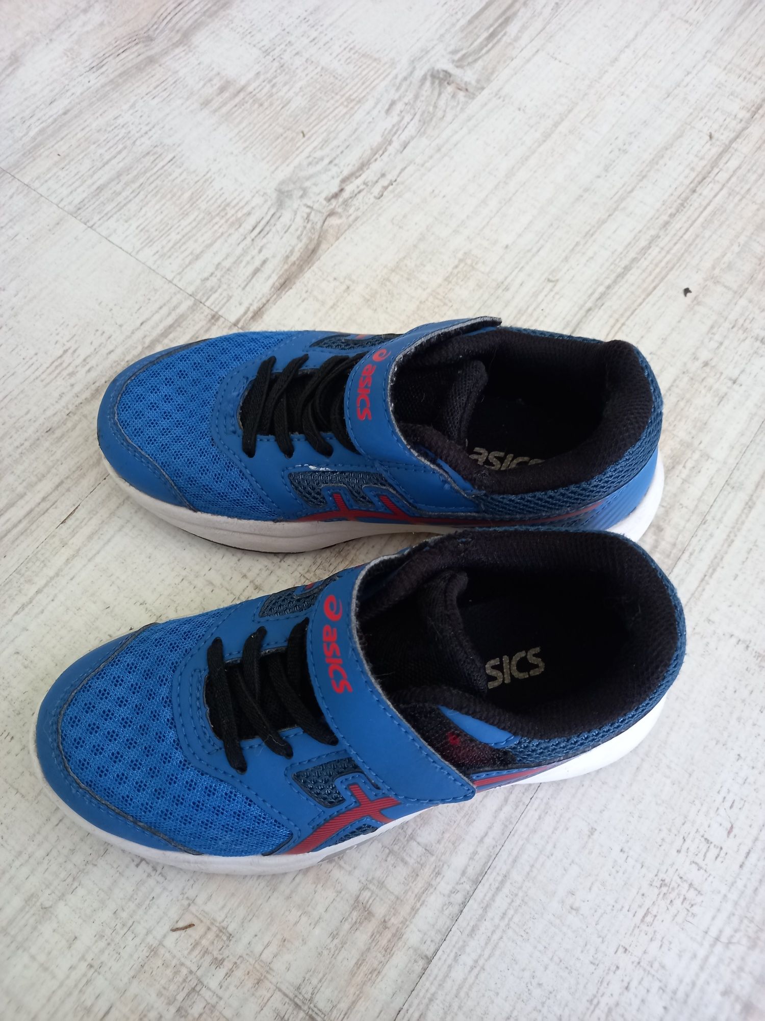 Изключително запазени детски маратонки Asics
