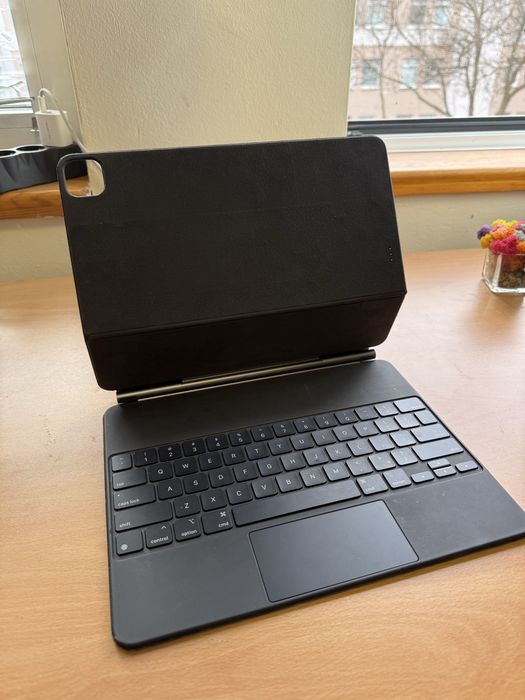 Apple magic keyboard 12.9 inch 1st generation клавиатура за айпад