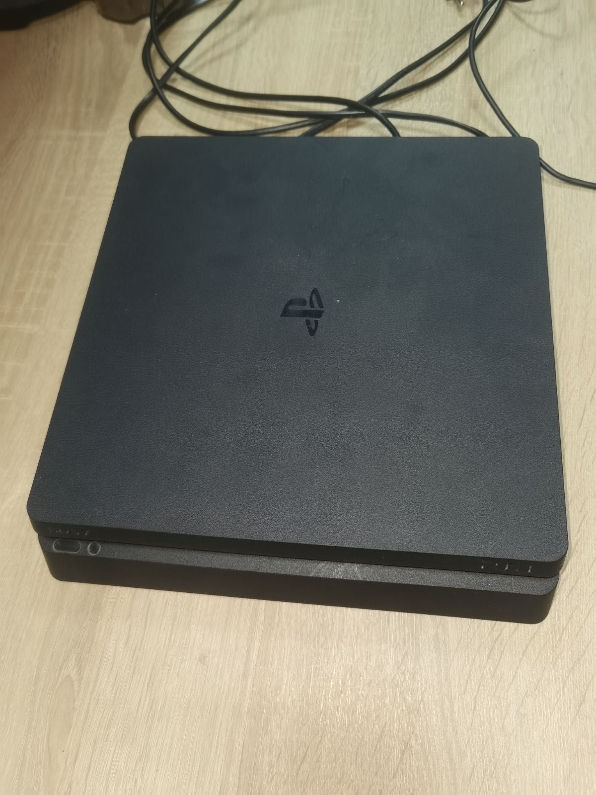 Продавам  PlayStation 4 с 5 игри