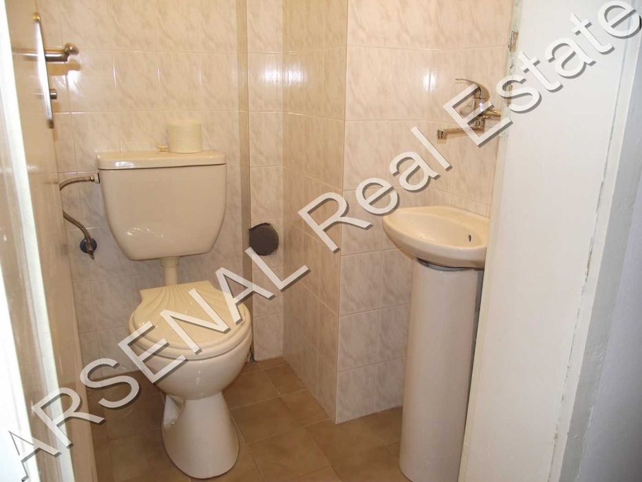 Тристаен апартамент под наем, Център