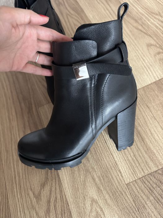 Зимние сапоги на каблуках