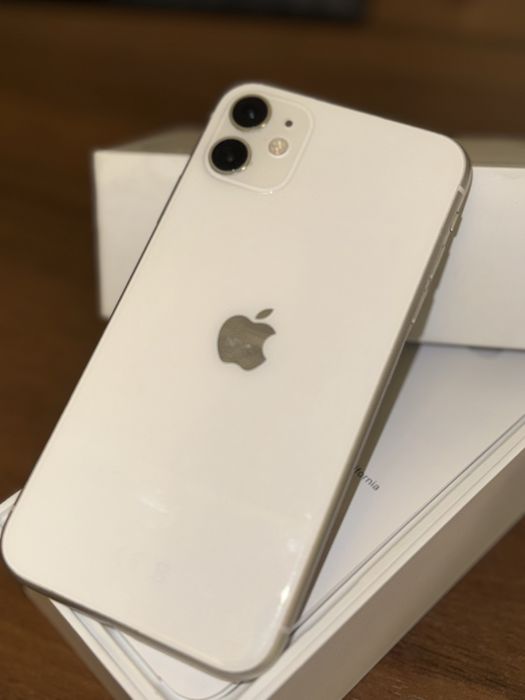 продам iPhone 11 в белом цвете