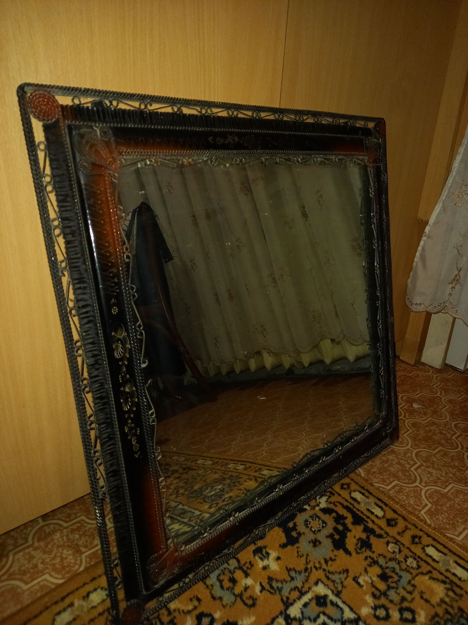 Зеркало на металле антиквариат