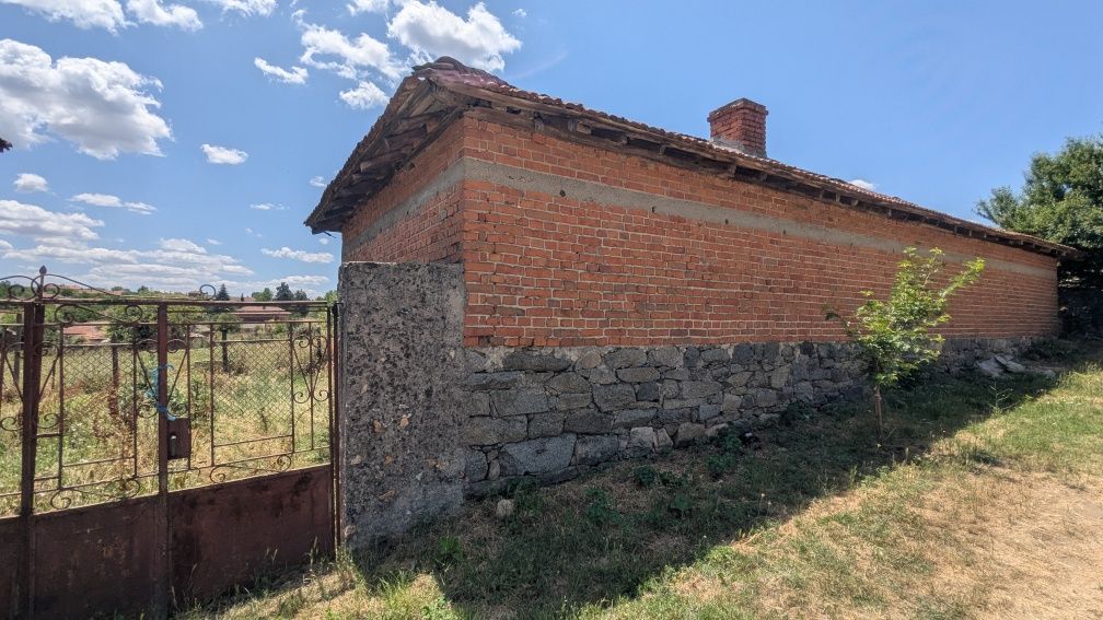 Продавам къща с.Радовец, 45 км до гкпп Капитан Андреево
