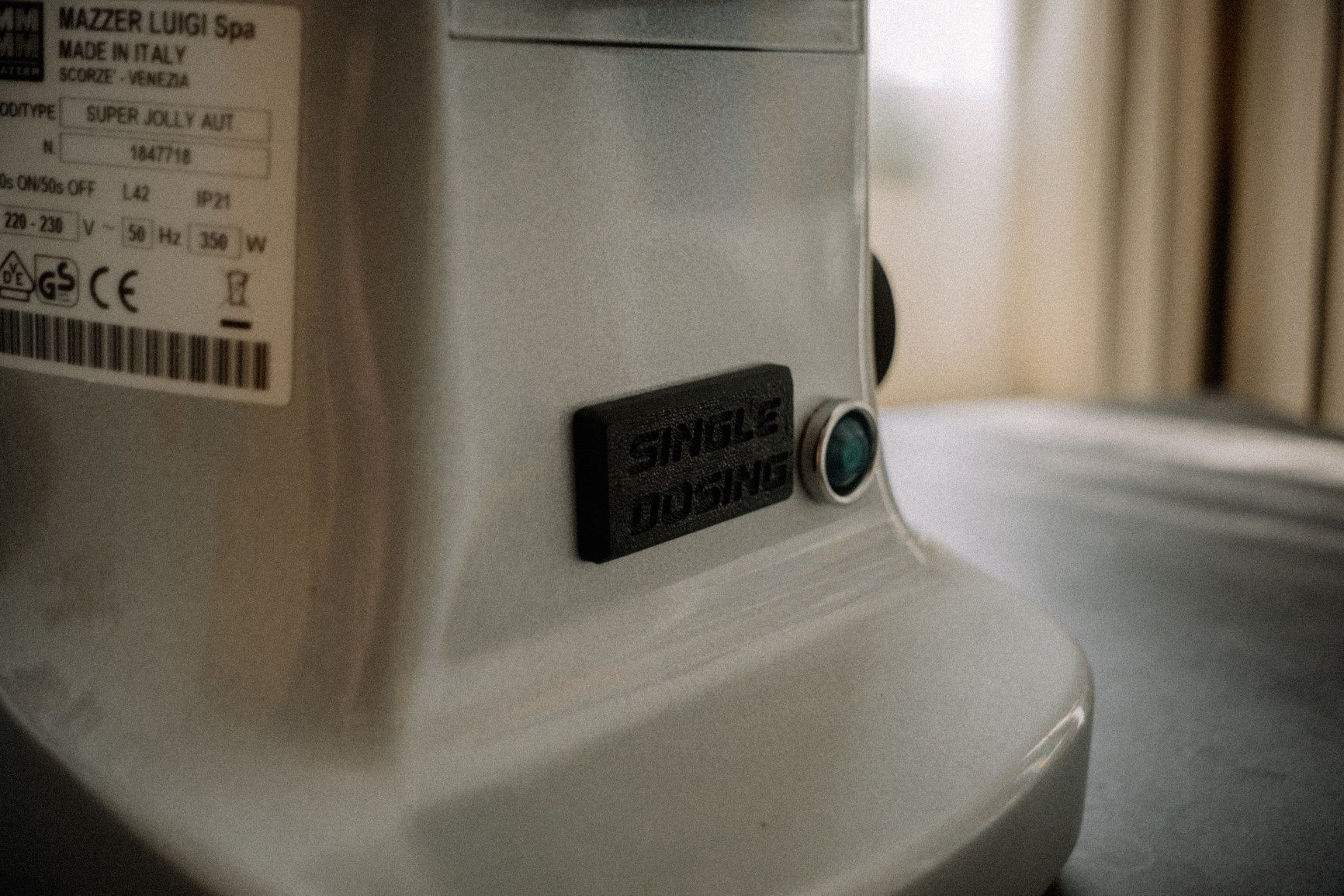 Продавам single dosing кафемелачка Mazzer Super Jolly