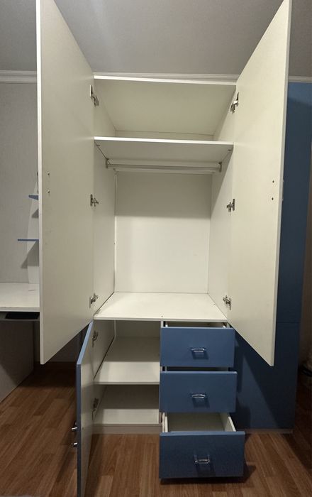 Шкаф и компьютерный стол