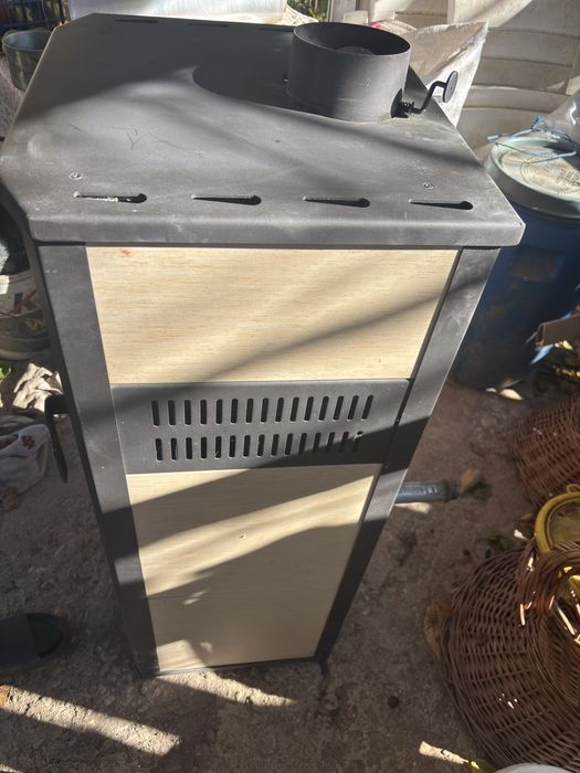 Termoşemineu Feroli