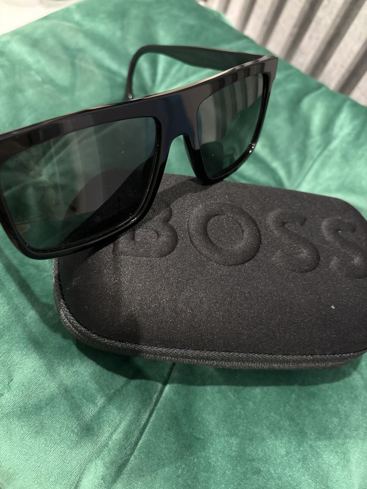 Продавам нови слънчеви очила Boss