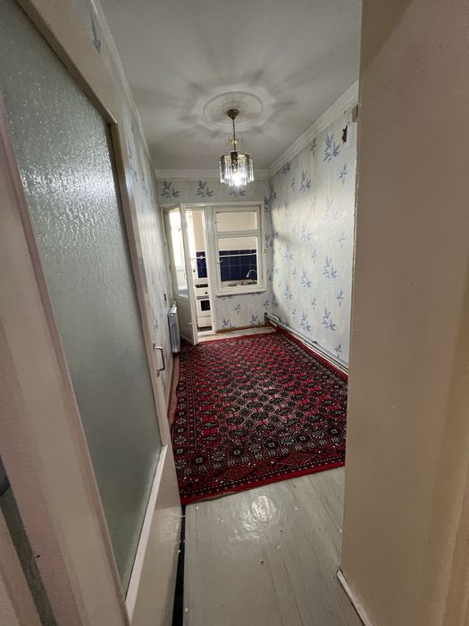 2 xona qilingan remonti yaxshi jihozlari qoladi