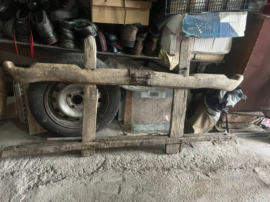 Car antic păstrat din vremea bunicilor